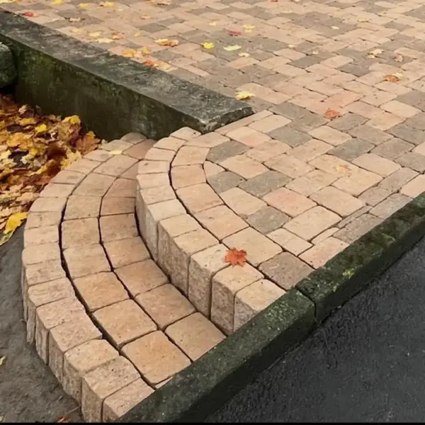 gr-gartenbau-kassel-pflaster-herbstlaub