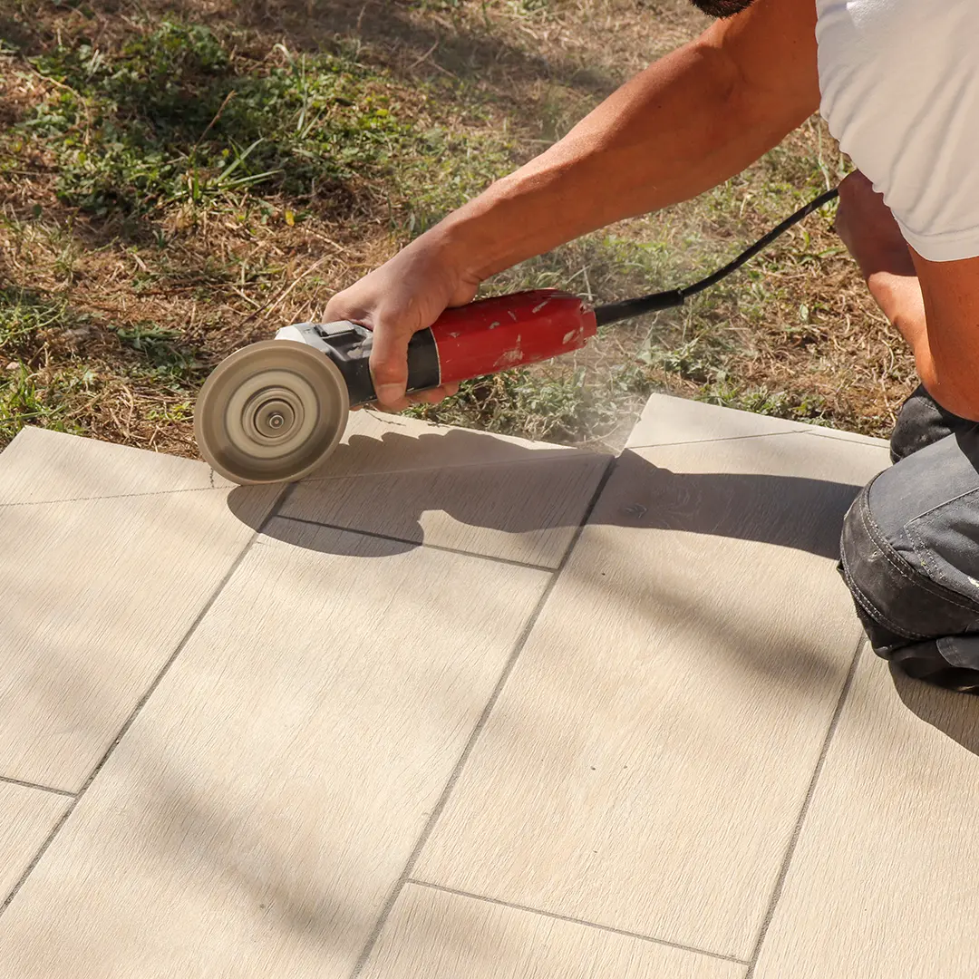 gr-gartenbau-kassel-pflasterarbeiten-fliesenschnitt